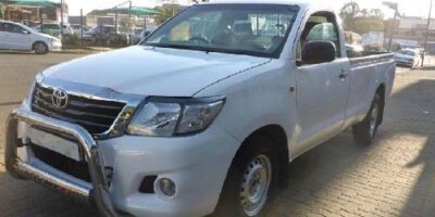2013 Toyota Hilux 2.7 VVTi Raider Raised Body Single-Cab – R119,999 | Tough & Reliable